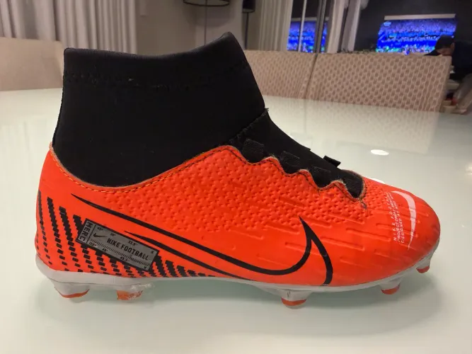 Chuteira Nike CR7