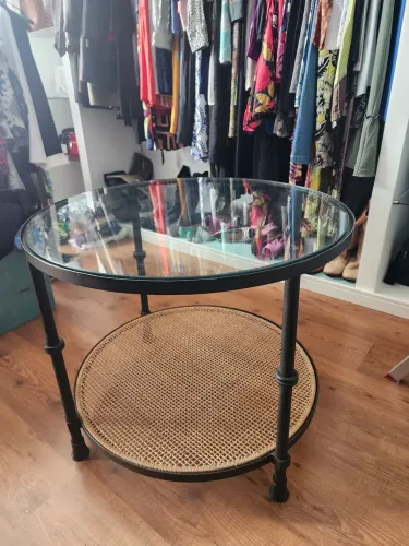 Mesa de centro de aço design industrial com detalhe em palhinha