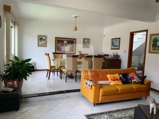 Casa com 4 quartos à venda no bairro Carianos