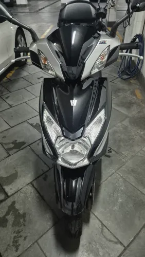 Moto muito econômica  excelente  para trabalhar 