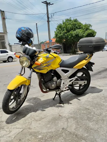 Moto Twister conservada estou com ela vai fazer 10 anos.