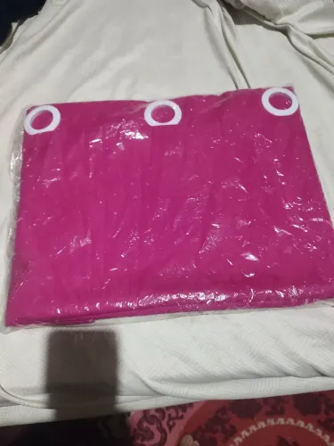 Vendo está cortina essa cor Rosa e também vermelha