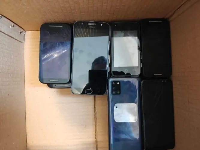 lote de 30 celulares scrap leia o anuncio!