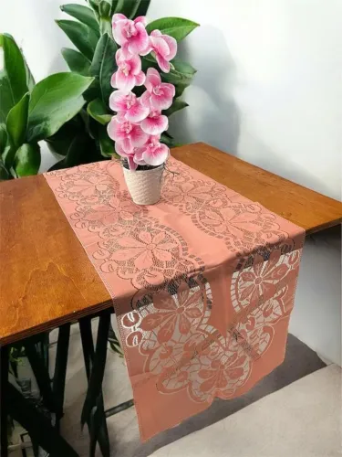 Passadeira de renda para mesa