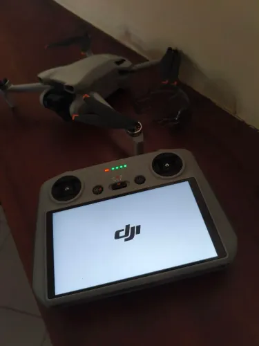 DJI mini 3 combo standard com controle com tela