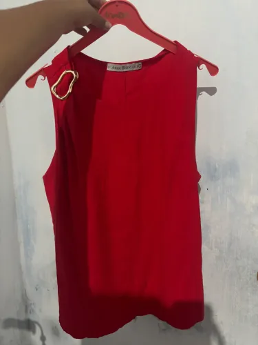 BLUSA VERMELHA