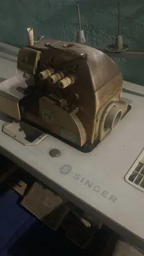 Máquina overlock