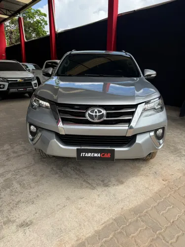 Toyota Hilux SW4 SRX 4X4 2.8 TDI 16V Dies. Aut. 2016