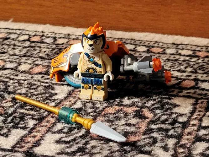 Lego Chima Minifigura + acessórios