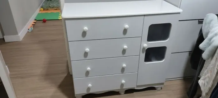 Berço e cômoda de bebê