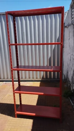 Estante de aço vermelha