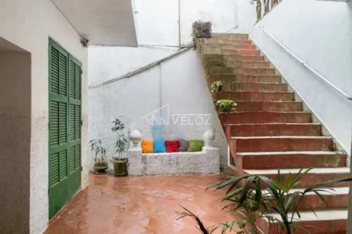 Casa de rua : Triplex / Residencial / Gávea