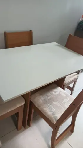 Vendo mesa com 4 cadeiras otimo estado 400 reais