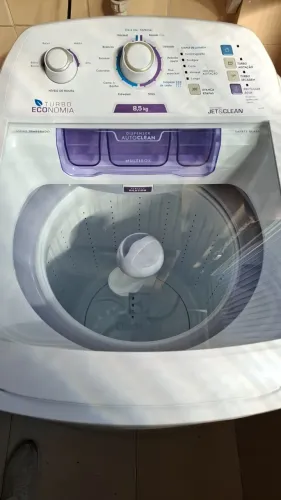 Lavadora de roupas Electrolux 8,5kg, em ótimo estado, (modelo LAC09)
