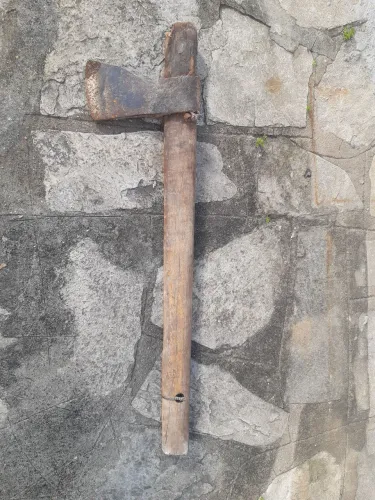 Vende se Machado.