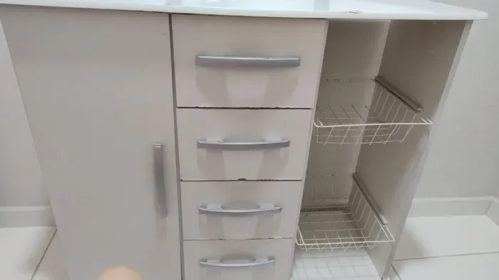 Armário de cozinha com fruteira