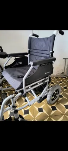 CADEIRA DE RODAS ELÉTRICA - APENAS UM MÊS DE USO, ESTADO DE NOVA. BAIXEI PARA VENDER LOGO!