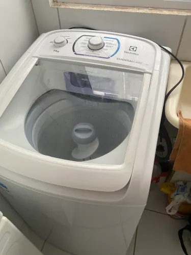 Vendo máquina de lavar, pouca usada esta bem nova 1500,00