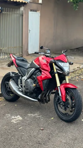 Vendo ou troco CB1000r VERMELHA