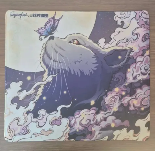 Mouse pad control ilustrado usado