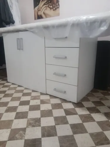 Maca com gaveta e porta