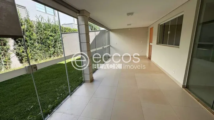 Casa em condomínio para aluguel, 3 quartos, 3 suítes, 2 vagas, Jardim Sul - Uberlândia/MG