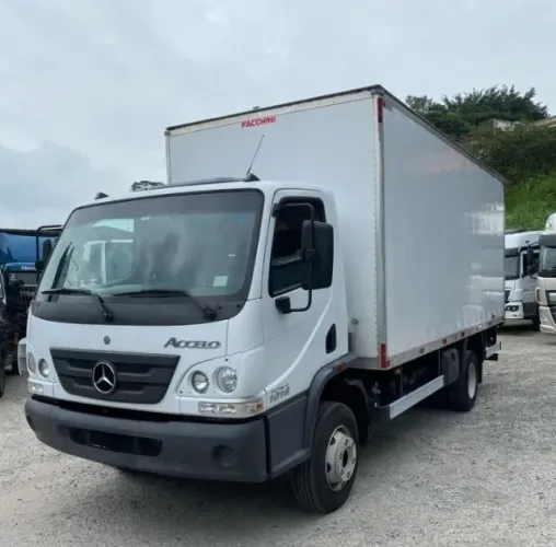 accelo 1016 ano 2019 bau isotermico