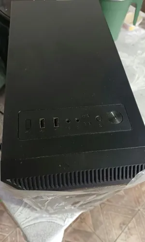 Gabinete gamer nunca usado no plastico