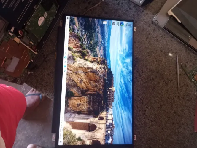 vendo tela  slim 15.6 30 pinos