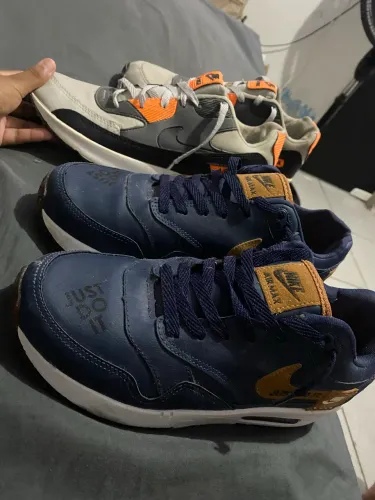 Dois tênis da Nike