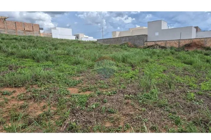 Terreno Excepcional no Condomínio Vilagio Park em Araxá, MG