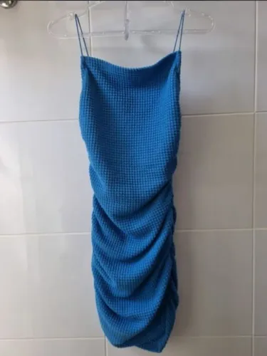 vestido azul, pouco tempo de uso em ótimo estado de conservação tamanho p