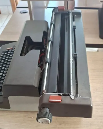 Máquina De Escrever Facite Coleção (Usado)