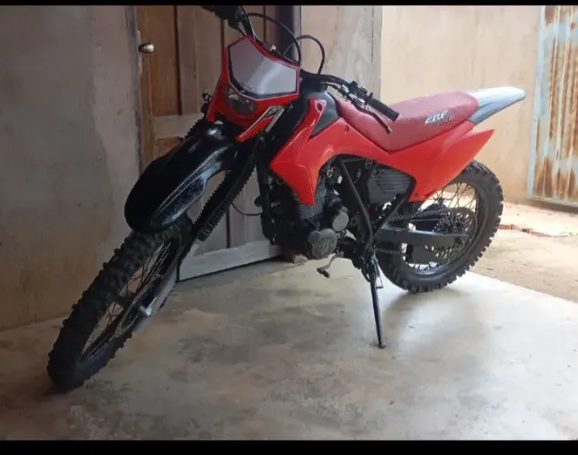 Vendo moto de trilha