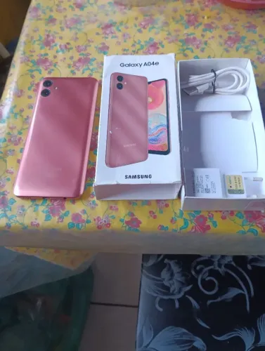 Vendo ao4 um mês de uso 64gigas com todos os acessórios