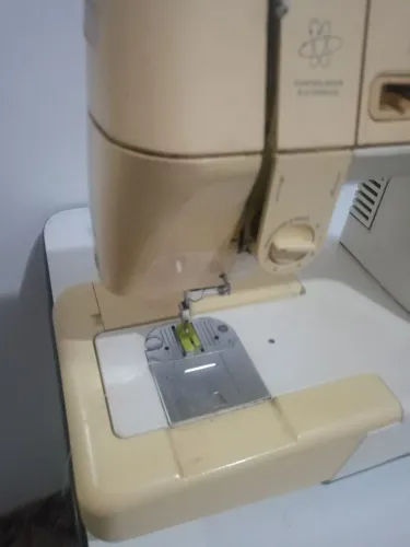 Vendo máquina de costura Singer