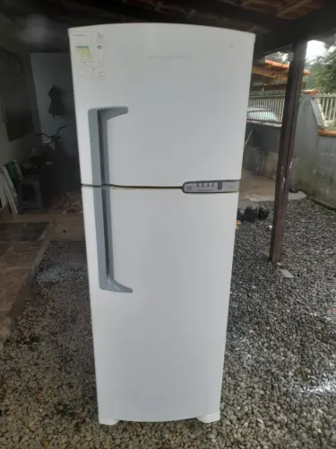 Geladeira Brastemp funcionando perfeitamente com garantia 
