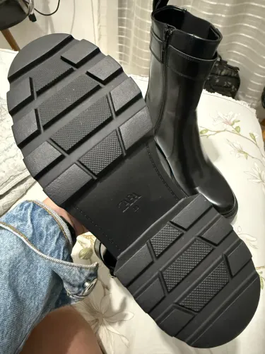 Bota feminina Estilo Coturno ZARA 37 / NUNCA USADA