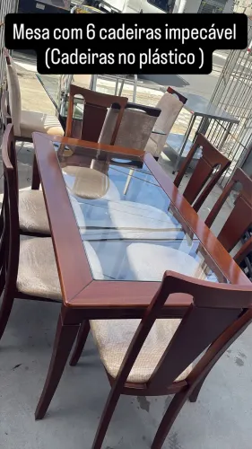 Mesa madeira maciça com vidro