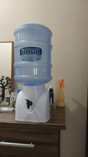 Galão de água e suporte para Galão de água