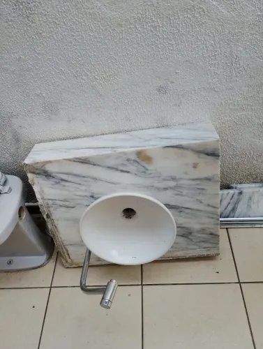 Pia completa e vaso sanitário