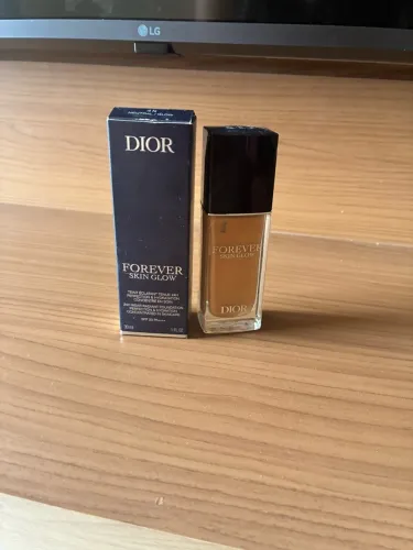 base dior skin glow cor 4