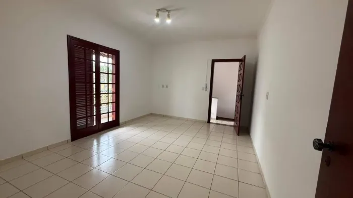 Casa COMERCIAL/ RESIDENCIAL para LOCAÇÃO localizada no bairro JARDIM PLANALTO, em Jundiaí/