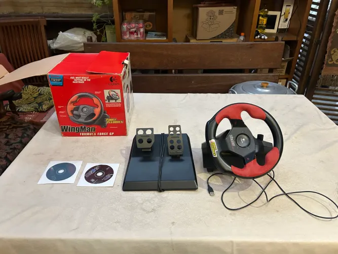 Vendo  volante logitech wingman fórmula force GP + pedais + caixa original 