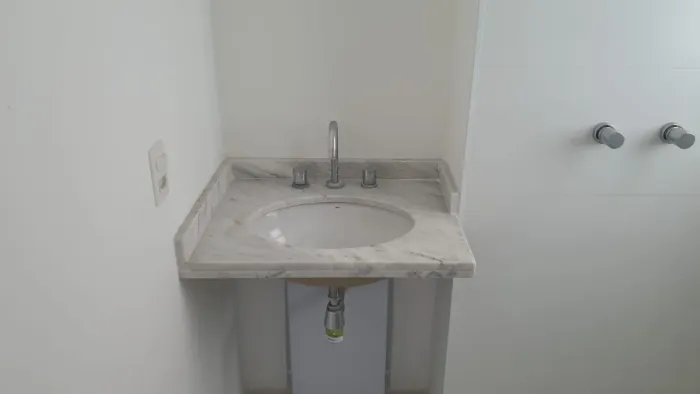 Bancada de Mármore 0,60x0,50m para Banheiro com Cuba e Torneira