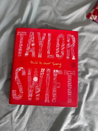 Livro Taylor Swift: Our Song - Capa Dura RARO