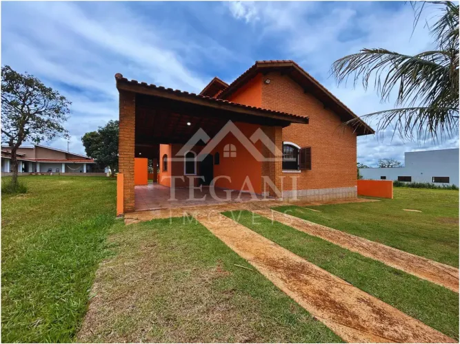 CASA C/ PISCINA EM LOTE DE 545m² | 3 Quartos (1 Suíte) e Área Gourmet Ampla