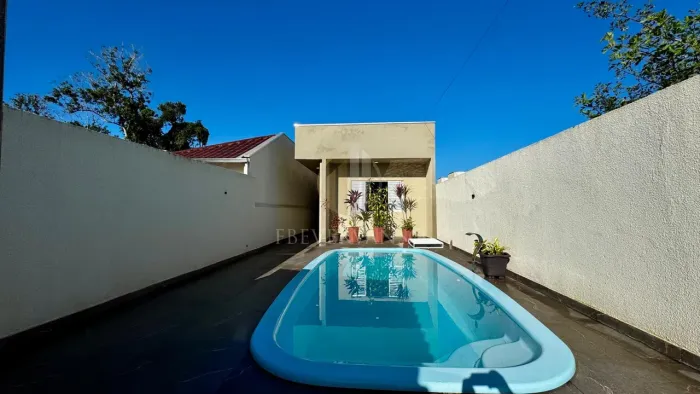 Casa à Venda em Guaratuba: 3 Dormitórios, 150m²