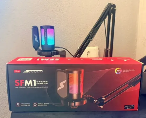 Microfone USB RGB com braço articulado