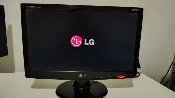 Monitor LG Flatron 20" Widescreen (1600x900)
